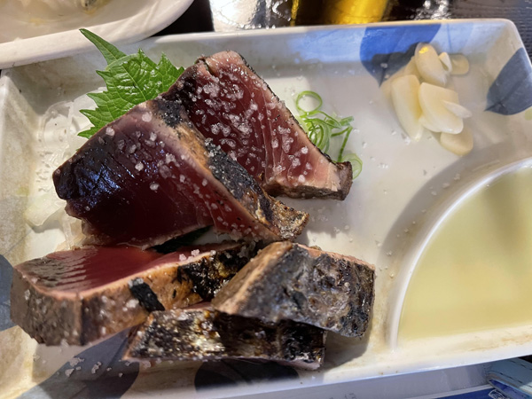 高知に来たらひろめ市場へ！屋台村気分で名物がぜ～んぶ味わえるおススメスポット